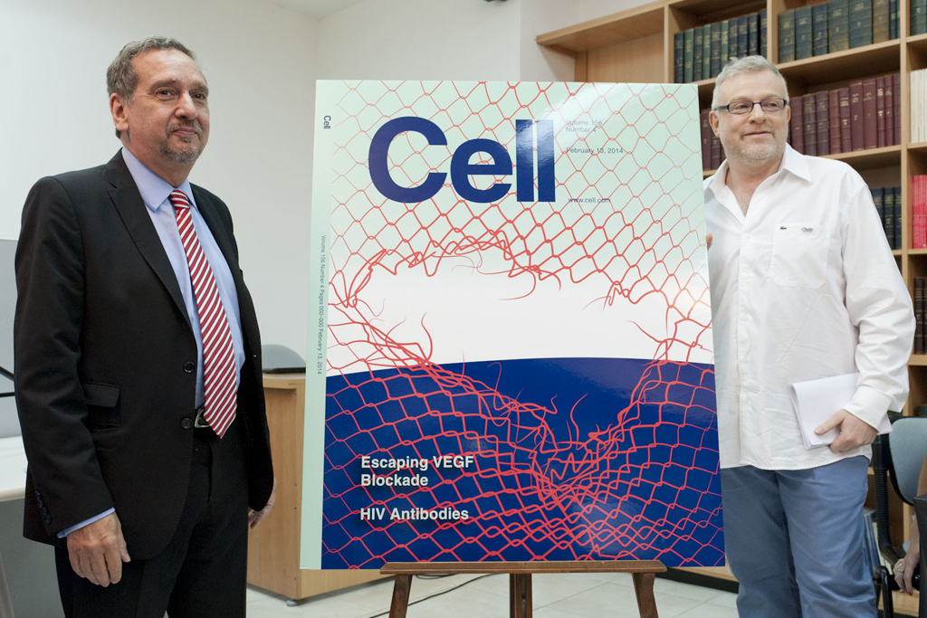 El Ministro de Ciencia, Tecnología e Innovación Productiva, Dr. Lino Barañao y el líder del equipo de investigación, Dr. Gabriel Rabinovich junto con la tapa del estudio.