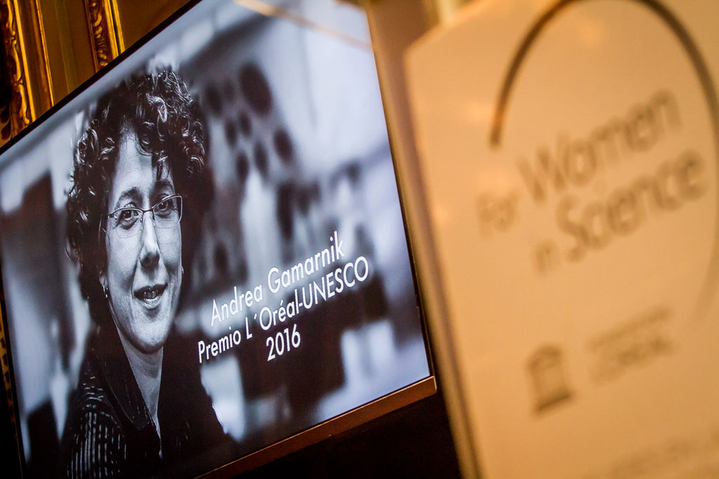 LOreal Argentina y la Embajada de Francia homenajearon a Andrea Gamarnik - 01