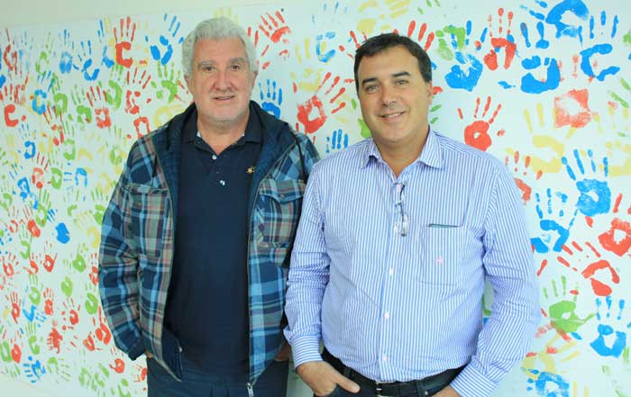 A la izquierda, Jorge Medina junto con José Estévez organizador de los seminarios en Leloir.A la izquierda, Jorge Medina junto con José Estévez organizador de los seminarios en Leloir.