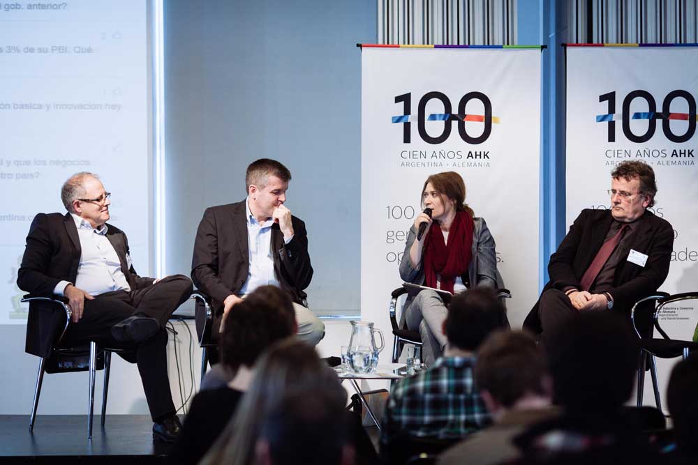 Mesa de debate del primer Foro de Innovación de la Cámara de Industria y Comercio Argentino-Alemana
