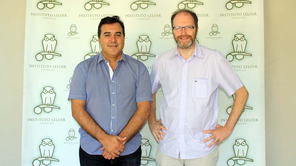 El doctor Diego Golombek (der.) y el doctor José Estévez, organizador de los Seminarios Cardini del Instituto Leloir.