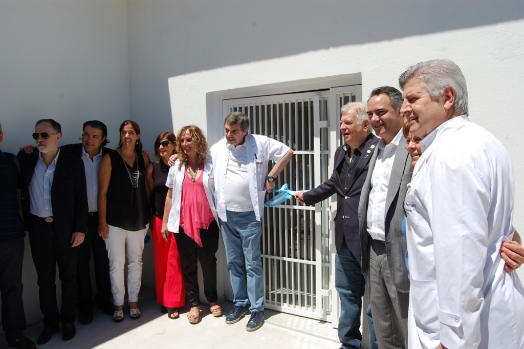 Inauguración de la Unidad de Investigación Traslacional del Hospital Eva Perón de San Martín. En la foto, la doctora Amelia Franchi, directora ejecutiva del establecimiento médico, el ingeniero Facundo Lagunas, presidente de la Agencia Nacional de Promoción Científica y Tecnológica, los doctores Eduardo Castaño y Laura Morelli, del Instituto Leloir, y otras autoridades.