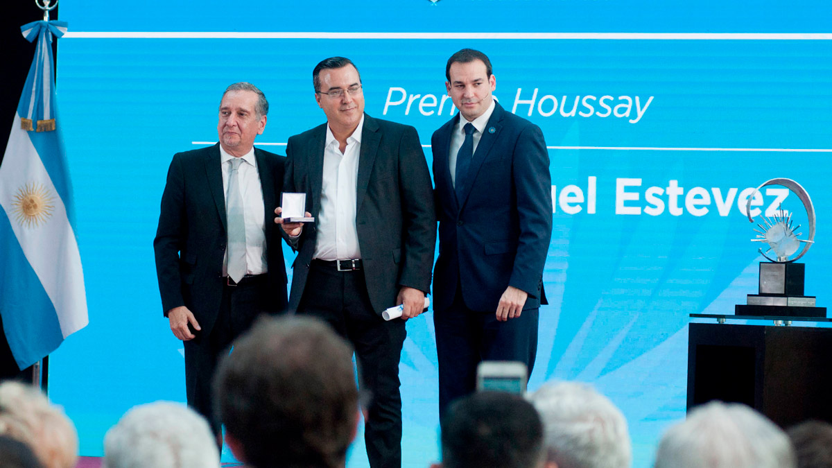 El Ministro de Ciencia, doctor Lino Barañao, entregó el Premio Houssay al doctor José Estévez, jefe del Laboratorio Bases Moleculares del Desarrollo Vegetal de la Fundación Instituto Leloir.