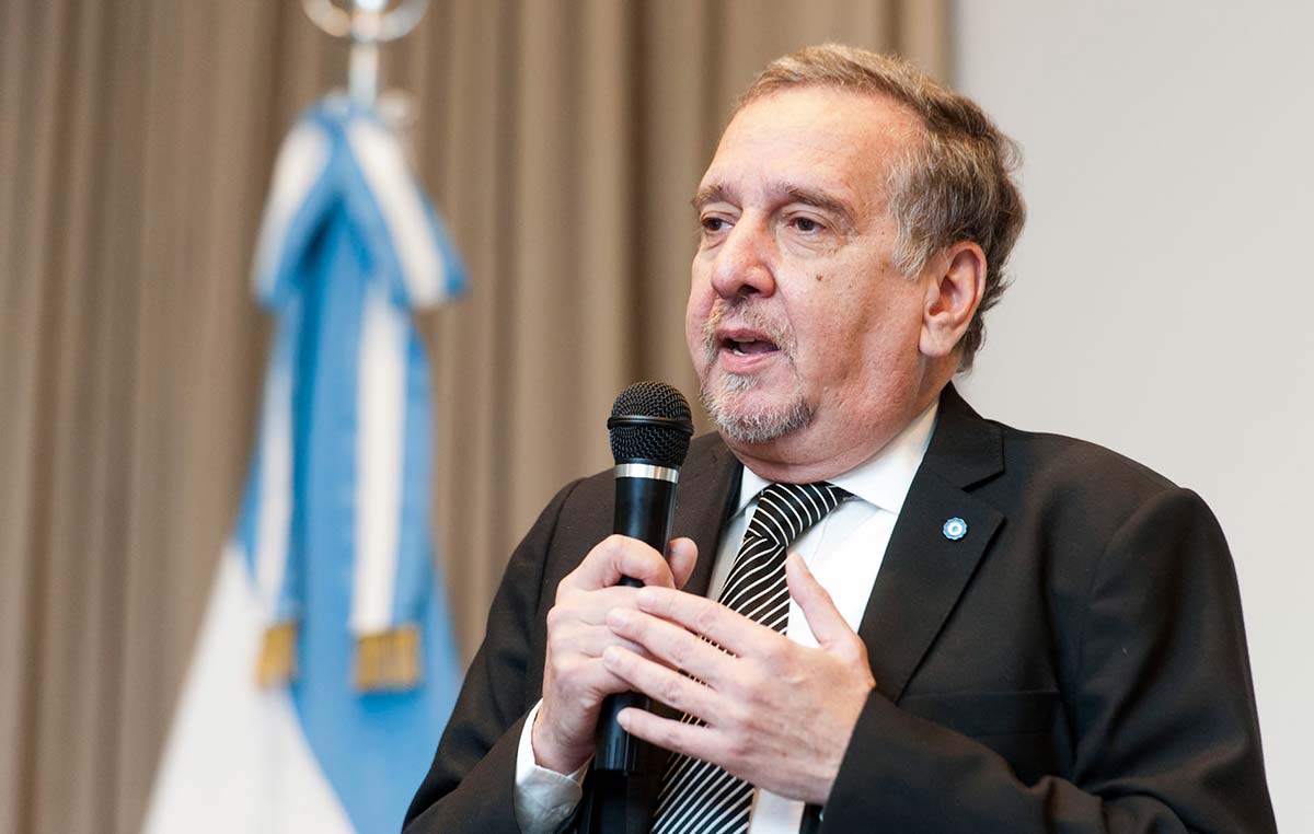 El Ministro de Ciencia, doctor Lino Barañao, en el acto público en homenaje a la doctora Otilia Vainstok.