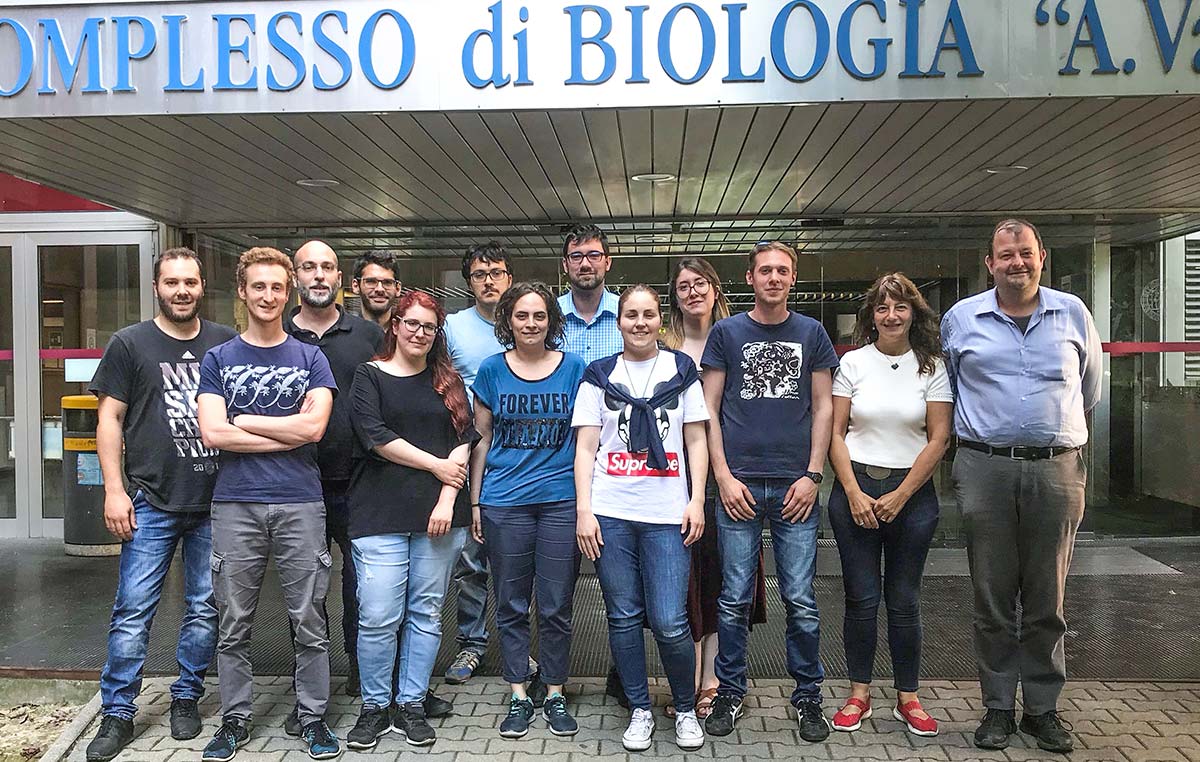 La doctora Cristina Marino-Buslje, investigadora de la Fundación Instituto Leloir, el doctor Sivio Tossato, del Departamento de Ciencias Médicas de la Universidad de Estudios de Padua, y su equipo de investigación.