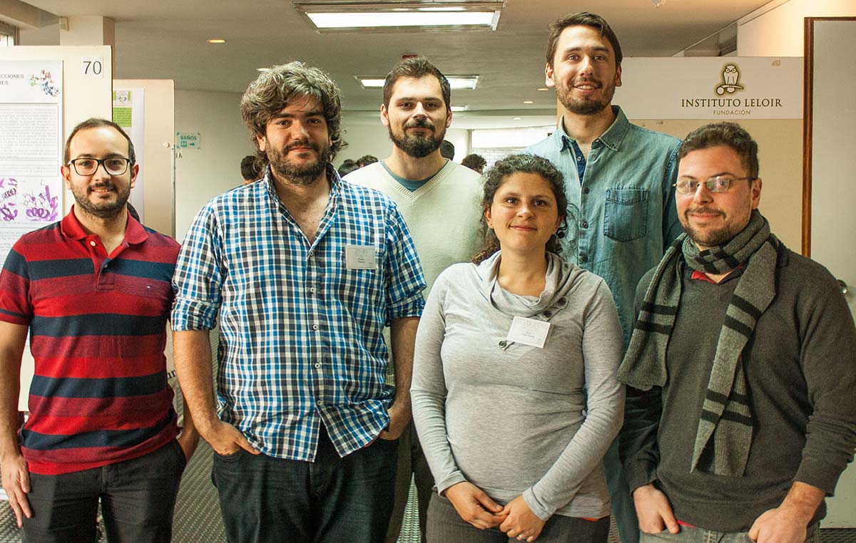Andrés Rabinovich (der.), Nicolás Moreyra, Ana Julia Velez Rueda, Maximiliano Beckel, Nicolás Palopoli y Alexander Monzón, organizadores del simposio.