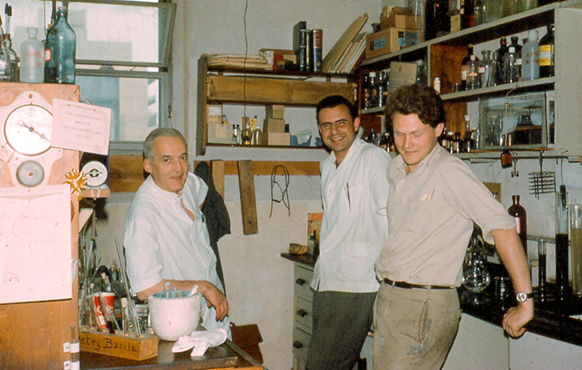 El doctor Armando Parodi (der.) realizó su Tesis Doctoral bajo la dirección del Premio Nobel de Química, el doctor Luis Federico Leloir (izq.), y desde muy joven abrió nuevos campos de investigación en el campo de la Glicobiología. 