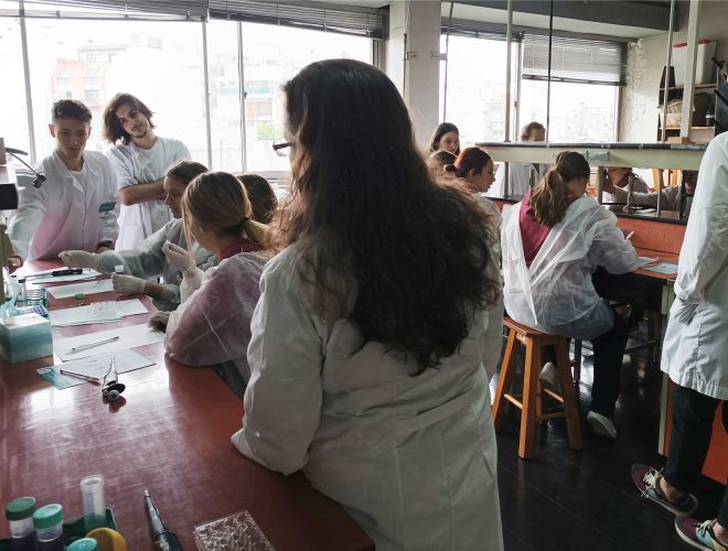 Recibimos la visita de alumnos del Colegio Manuel Belgrano, quienes pudieron tener un mano a mano con nuestros científicos