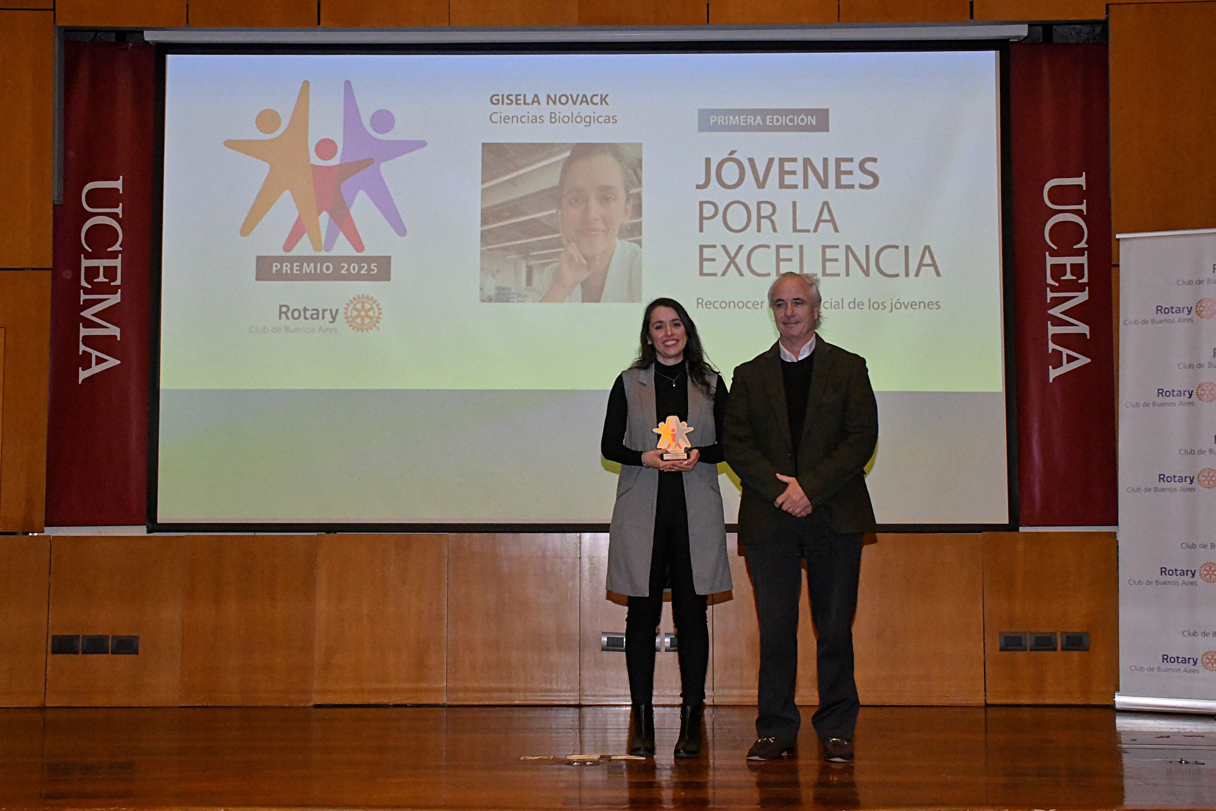 Nuestra becaria Gisela Novack ganó el primer puesto del premio anual “Jóvenes por la Excelencia” del Rotary Club de Buenos Aires