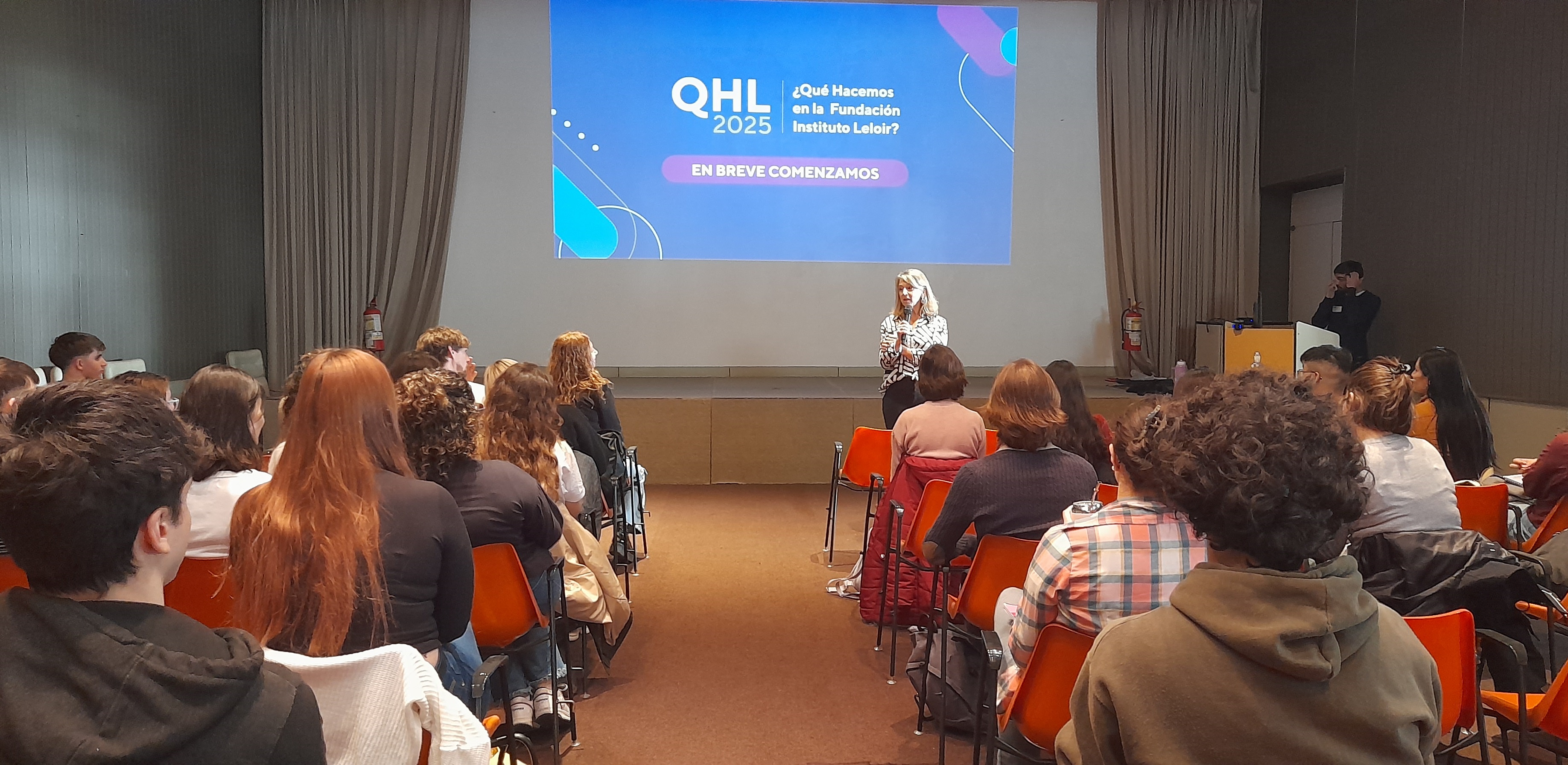 El entusiasmo por la ciencia le ganó a la incertidumbre: unos 100 jóvenes participaron de nuestra jornada de difusión “¿Qué Hacemos en la Fundación Instituto Leloir?”