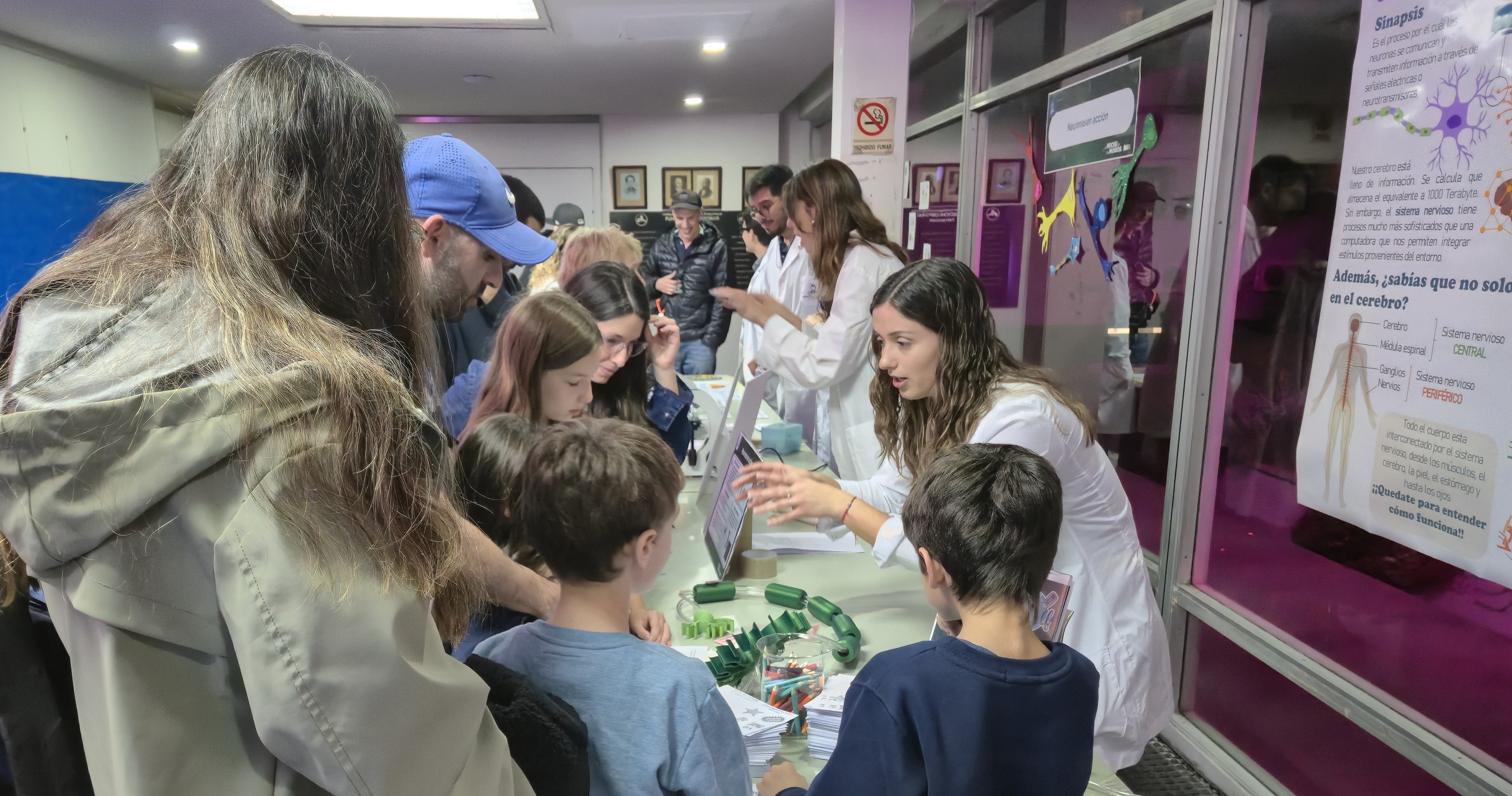 Grandes y chicos pudieron hacer experimentos y conversar con nuestros científicos durante una nueva edición de La Noche de los Museos