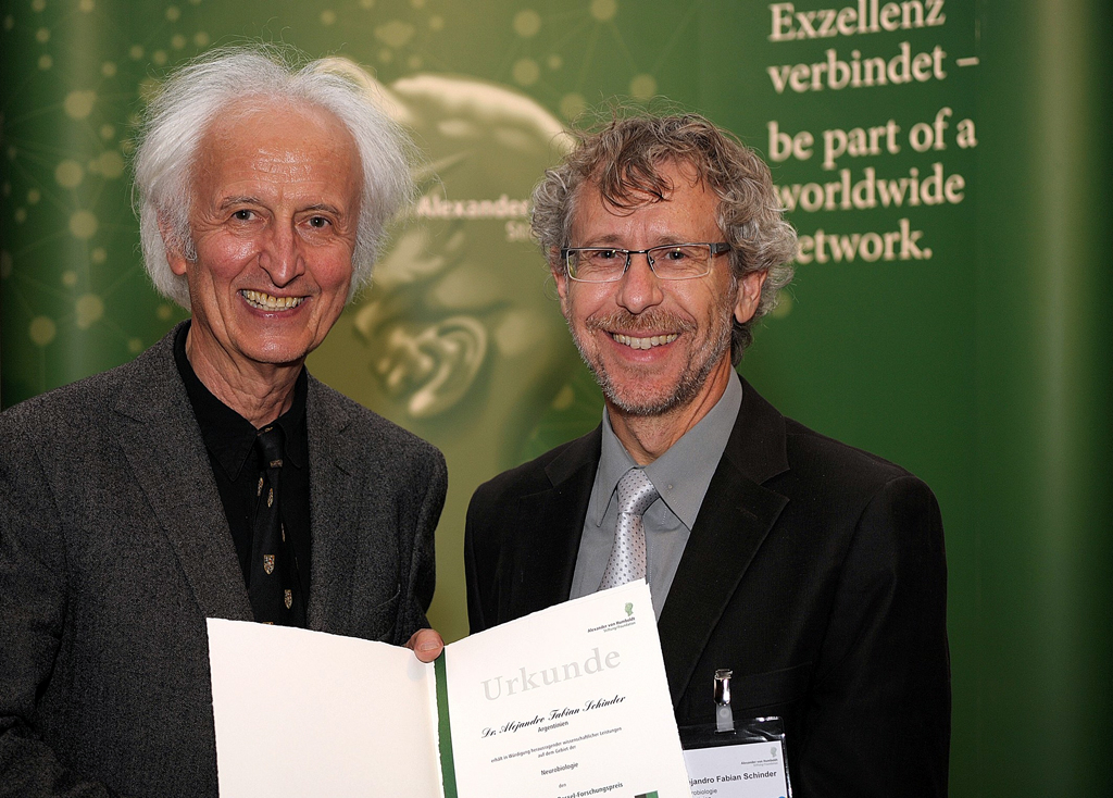 El Dr. Schinder con Dr. Helmut Schwarz, presidente de la Fundación Alexander von Humboldt. 
