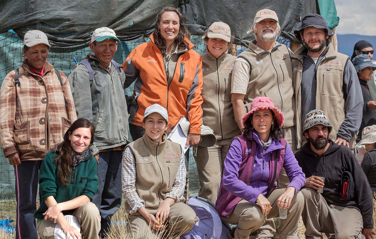 La doctora Bibiana Vilá junto a otros integrantes del equipo oficial de captura de vicuñas de Santa Catalina, en la Provincia de Jujuy. Créditos: Silvina Enrietti