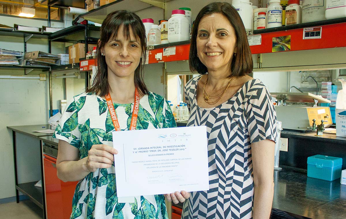 Carina Ferrari (der.) y Berenice Silva, científicas de la Fundación Instituto Leloir, ganaron el 16° Premio Prof. Dr. José Tessler al mejor trabajo de investigación científica de 2019.